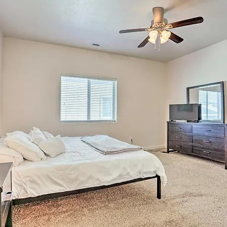 Sleek And Modern Townhome About 11 Mi To Dtwn Boise
